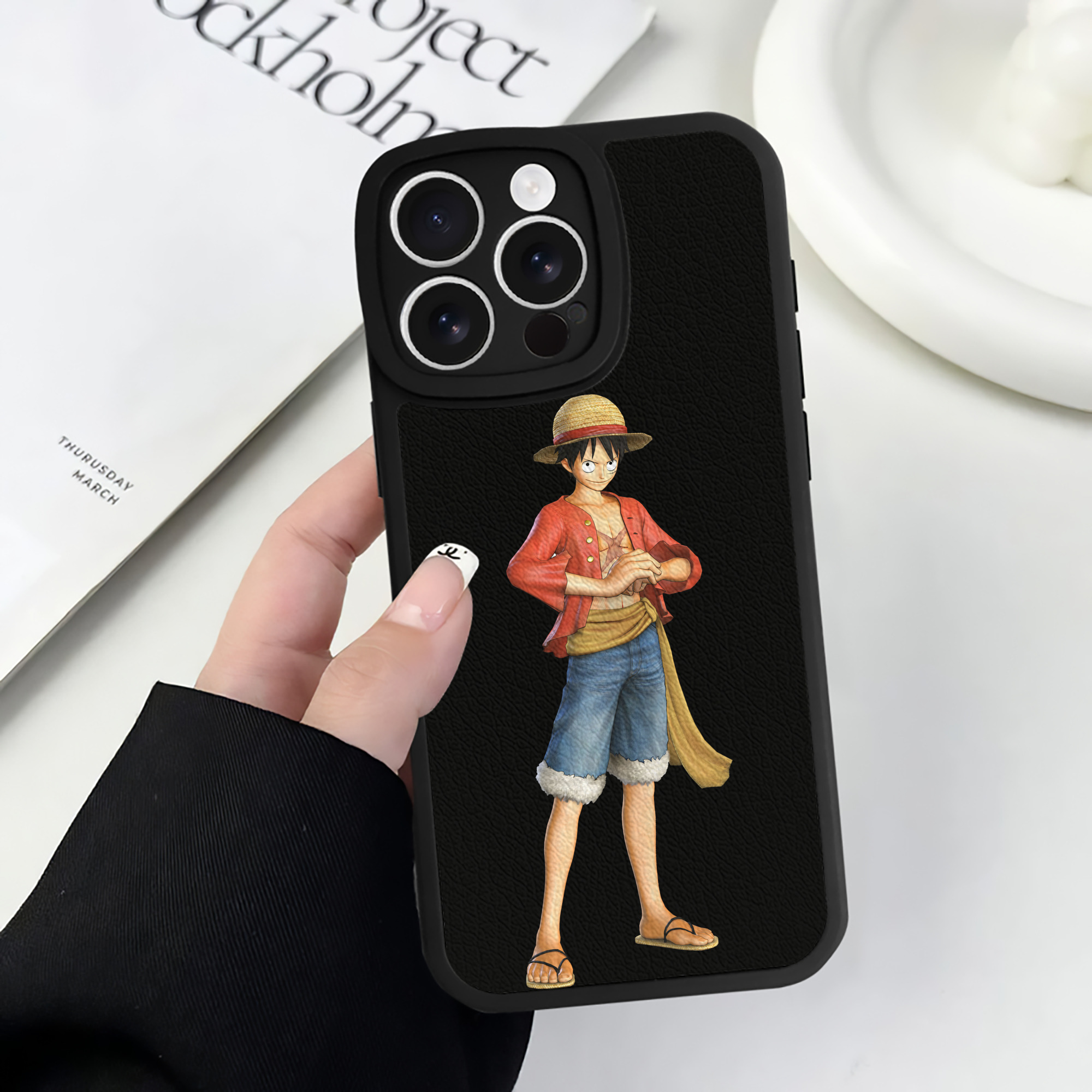（画像用） ワンピース モンキー・D・ルフィ ONE PIECE Monkey D. Luffy 【iPhone 16シリーズ対応】シリコンスマホケース（レザー調） 材質：シリコン